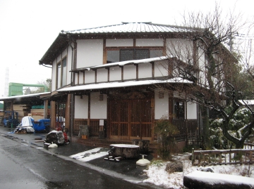 木力館、うっすら雪化粧