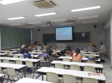 大学にて特別講義を行いました