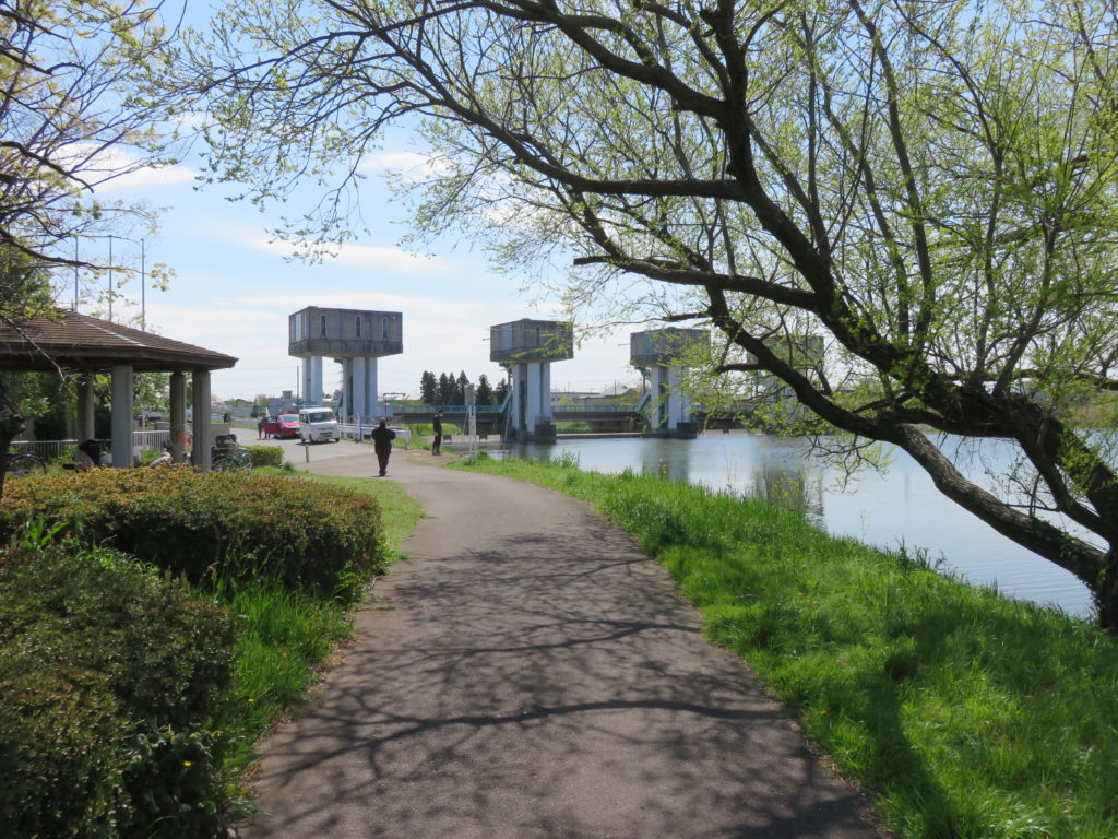 元荒川 末田須賀堰の水門が閉まりました 木の博物館 木力館