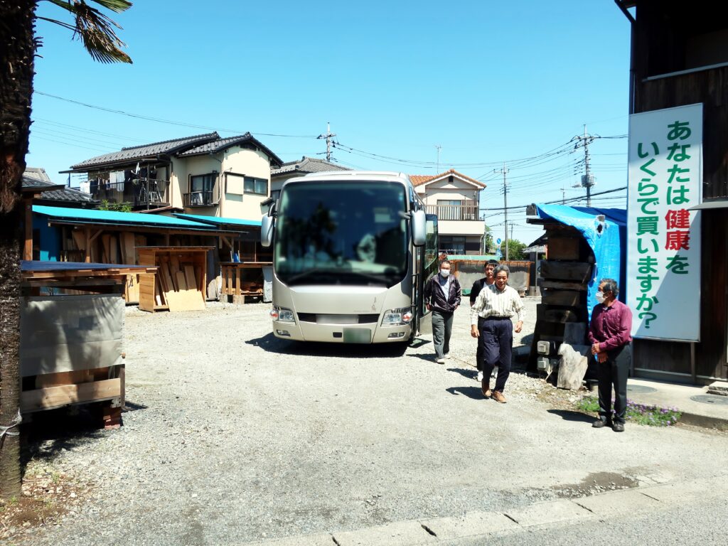 福島県から訪れたプロの大工さんたちが木力館を見学